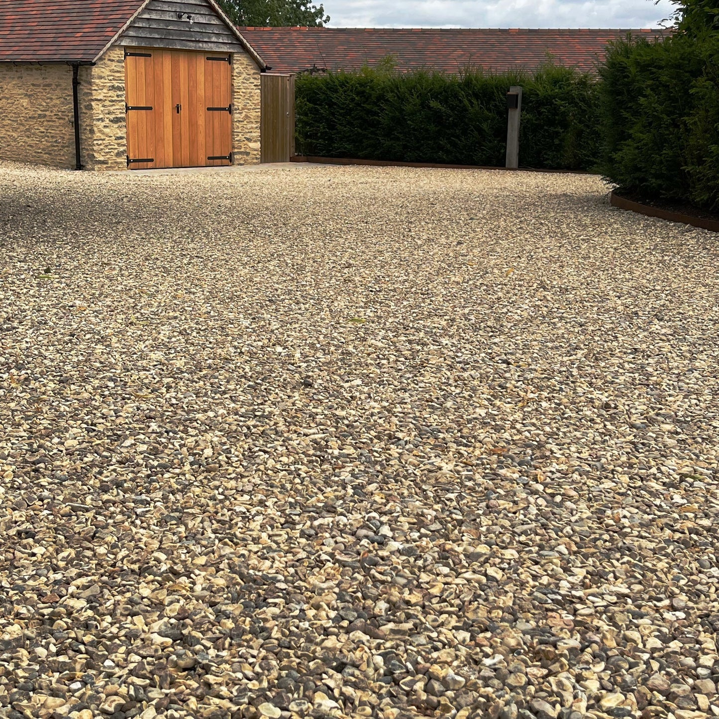 Flint driveway reinforced with IBRAN gravel grids